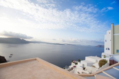 Yunanistan 'ın Santorini adasında beyaz mimari.