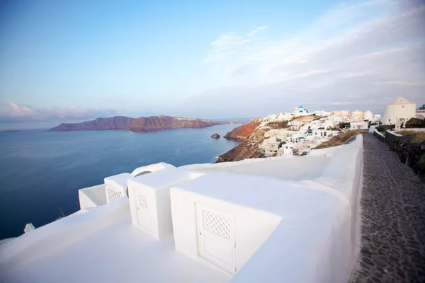 Architettura bianca sull'isola di Santorini, Grecia. — Foto Stock