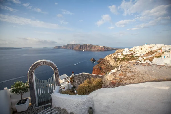 Biała architektura na wyspie Santorini, Grecja. — Zdjęcie stockowe