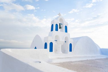 Yunanistan 'ın Santorini adasında beyaz mimari.