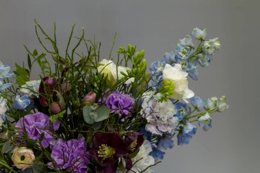 Orijinal Provence tarzı açık buket, gri arkaplan, seçici odak