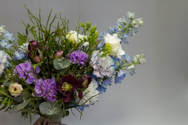 Orijinal Provence tarzı açık buket, gri arkaplan, seçici odak