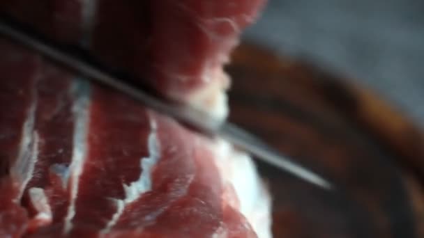 Przepis Krok Kroku Rolkę Wieprzowiny Żeński Kucharz Oddziela Mięso Kości — Wideo stockowe