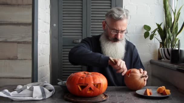 Caucasian Mature Bearded Man Makes Pumpkin Lantern Jack Lantern Markup — Stock Video