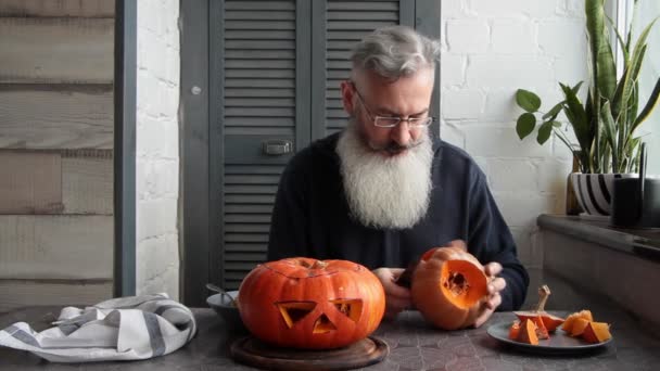 Caucasian Mature Bearded Man Makes Pumpkin Lantern Jack Lantern Markup — Stock Video