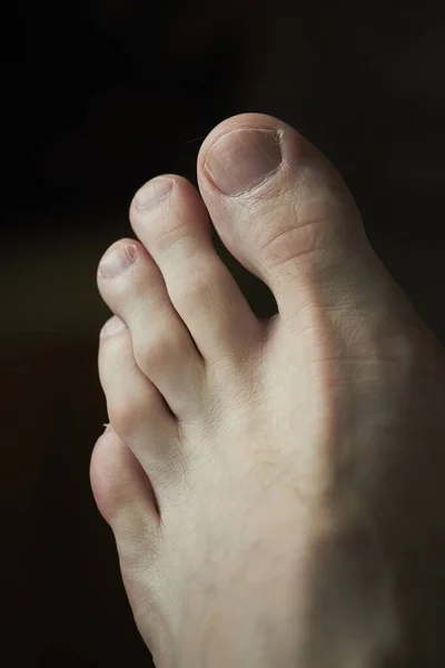 Close Left Male Foot Dark Backdrop Selective Focus — Stock Photo, Image
