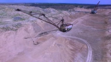 Uçan bir ekskavatör kariyer