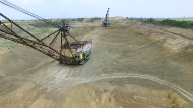 Uçan bir ekskavatör kariyer