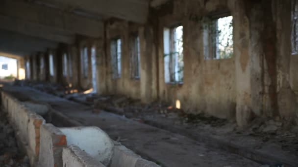 Zničena budova pasteveckých podnicích — Stock video
