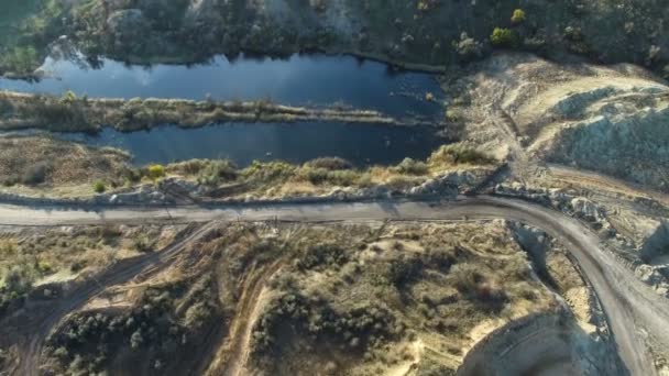 Voando sobre a pedreira de minério de ferro — Vídeo de Stock