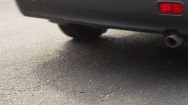 Egzoz borusu çalışan araba