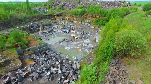 Granit stenbrott gruvdrift. flygfotografering — Stockvideo