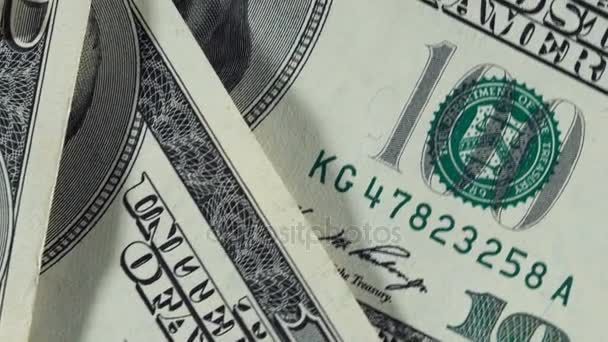 Sto dolarové bankovky na stůl — Stock video