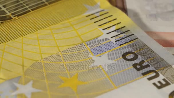 Dinero en euros sobre la mesa — Vídeo de stock