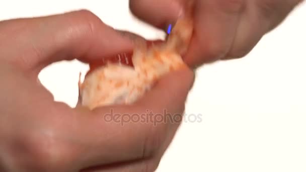 Вона очищає шкіру від грейпфрута — стокове відео