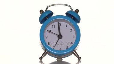 Beyaz arkaplanda alarm saati