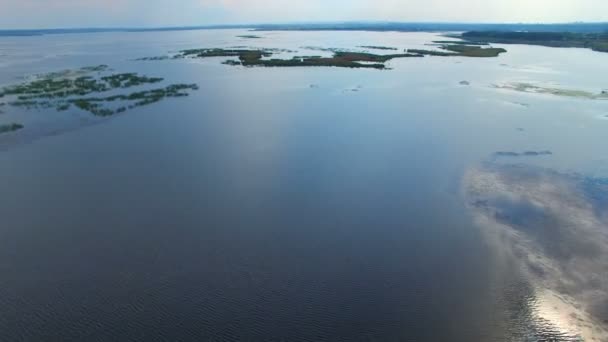 Survoler le magnifique lac 