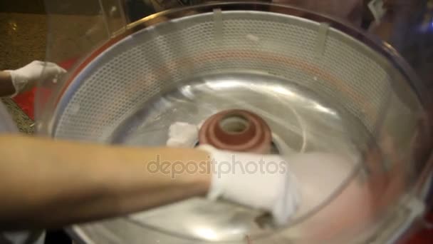 Woman making cotton candy — Stock Video