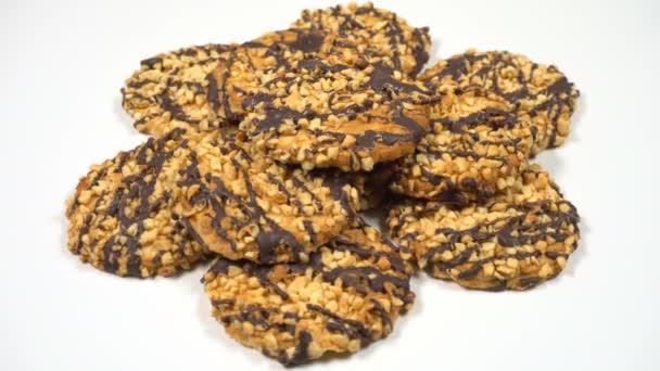 Galletas con nueces y chocolate — Vídeo de stock