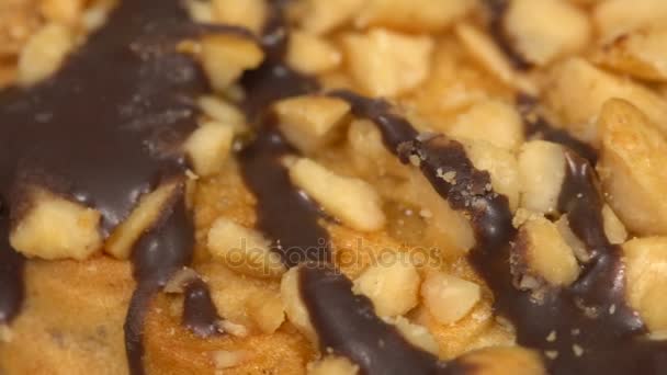 Biscotti con noci e cioccolato — Video Stock