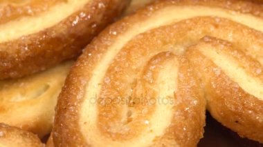 Krema şeker ile puf böreği