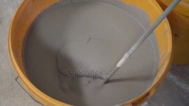 Alçı çözüm yoğurun