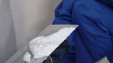 İşçi sıvacı duvar