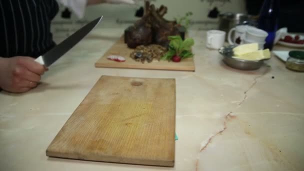 Chef regulates roast meat — Stock Video