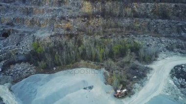 Uçan bir taş ocağı üzerinde