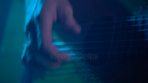 Man playing guitar close-up — Stock Video