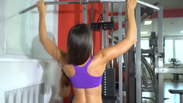 Girl in the gym. Slow motion — Stock Video