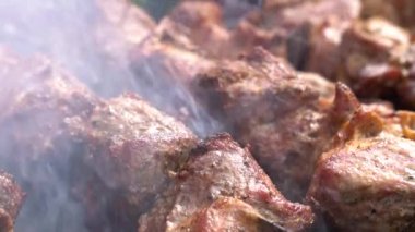 Izgarada ızgara kebap