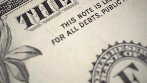Uma nota de dólar gira em uma mesa — Vídeo de Stock