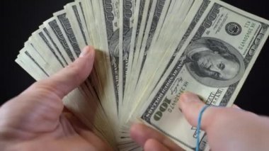 Bir tomar para rulo haline getirilir.