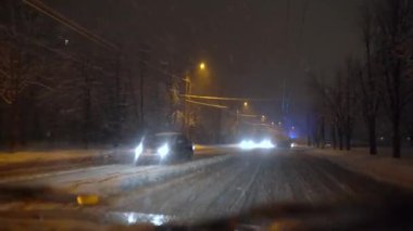 Araba camından kış şehri