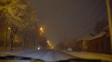 Araba camından kış şehri