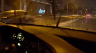 Araba camından kış şehri