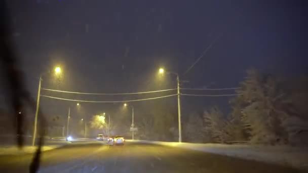 자동차 창문에서 바라본 겨울 도시 — 비디오