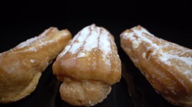 Siyah arka planda pasta.