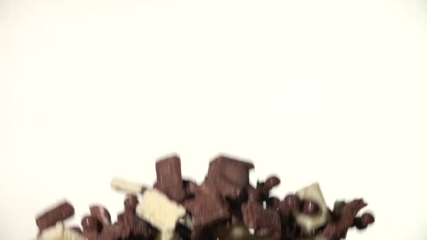 Esplosione di pezzi di cioccolato. Slow Motion 250fps — Video Stock