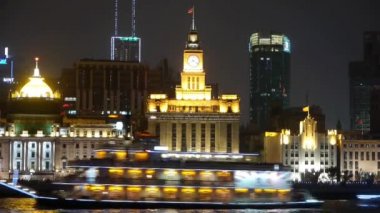 zaman atlamalı, parlak yaktı seyir Shanghai Bund gece, eski stil buildin adlı gemi