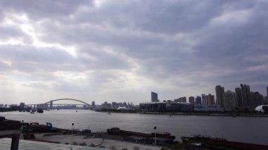 zaman atlamalı, Ekskavatör çalışma ve kamyon şantiye, iskele shanghai Damper