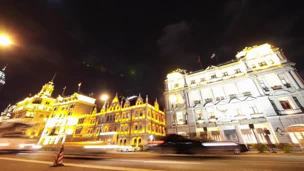 Çin-Eyl 22, 2016:time sukut gece, eski kafalı iş binanın Shanghai bund trafik. — Stok video