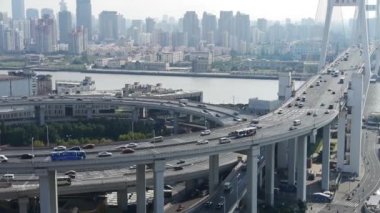 kentsel Üstgeçit trafik Kavşağı, objektif taşıma closeup.