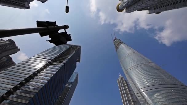 中国，上海 12 Mar 2013： 上海陆家嘴金融中心摩天大楼、 旋转镜头. — 图库视频影像