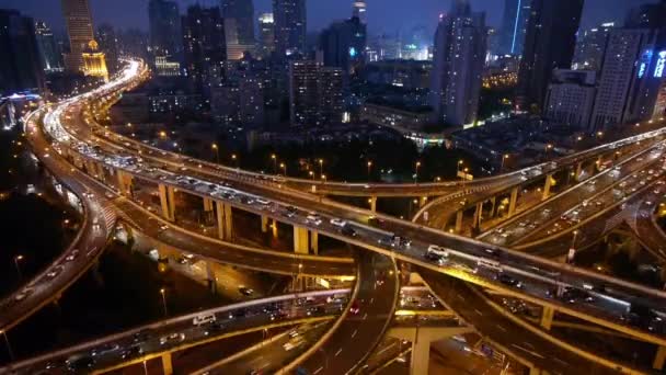 Zeitraffer, Shanghai Nacht Luftbild Auto Stau auf Überführung Kreuzung. — Stockvideo