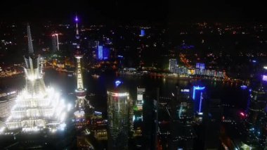 Çin-Eyl 12, 2016:aerial görünümü ile gece, Oriental Pearl Tower nehirde highrise binaların Şanghay.