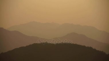 gece karanlığında dağlar Katmanlar arıyorsunuz.