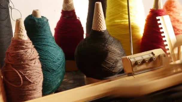 Moderne Strickmaschine für die Weberei — Stockvideo