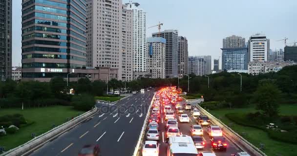 QingDao China-Iulie 12,2017: 4k Oraș urban modern blocaje de trafic aglomerat, autostradă timelapse & case clădire — Videoclip de stoc